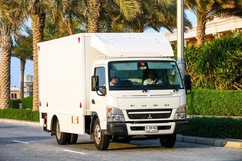Camionnette Mitsubishi Fuso Canter à Dubaï.