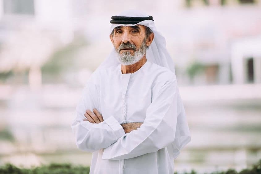 Homme d'affaires senior à Dubaï.