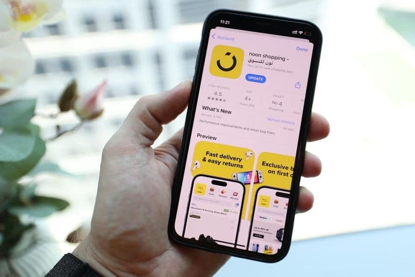 Application Noon sur un smartphone Apple iPhone 14.