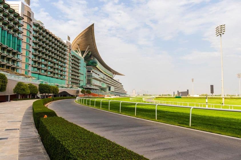 Hôtel Meydan et hippodrome.