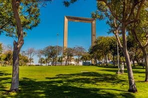 Vue de Zabeel Park à Dubaï, Émirats Arabes Unis au printemps.
