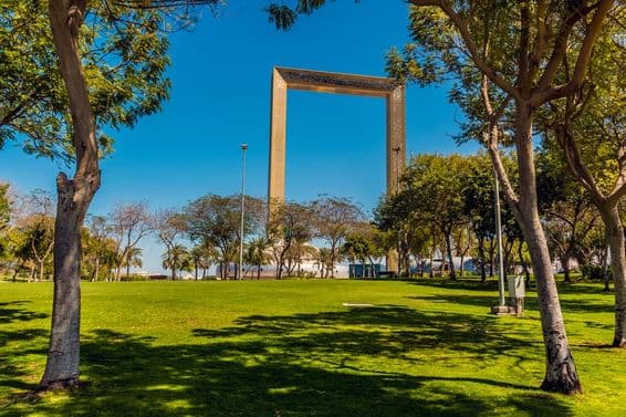 Vue de Zabeel Park à Dubaï, Émirats Arabes Unis au printemps.