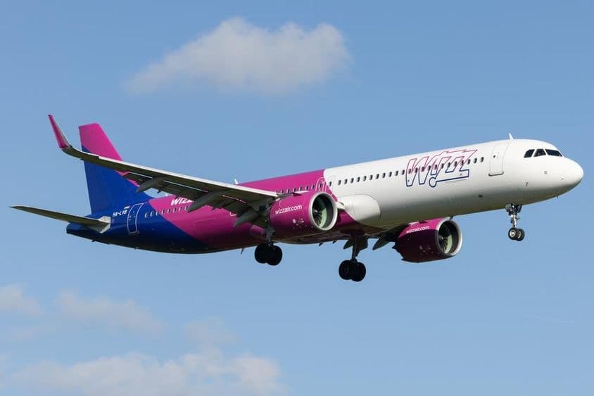 Wizz Air avec un avion Airbus A321-271NX.