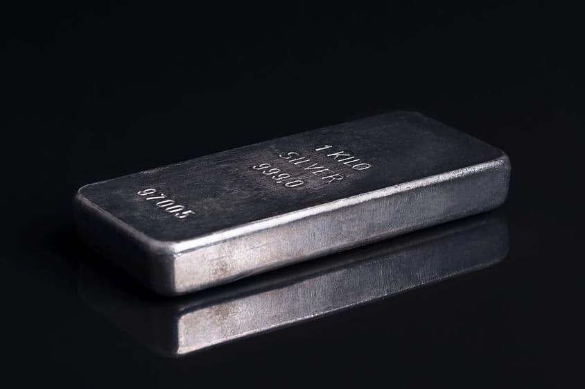Lingot d'argent coulé estampillé et numéroté, un kilogramme.