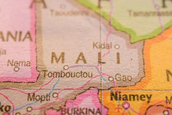 Mali sur une carte du monde géographique politique colorée.