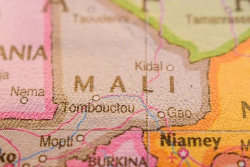 Mali sur une carte du monde géographique politique colorée.