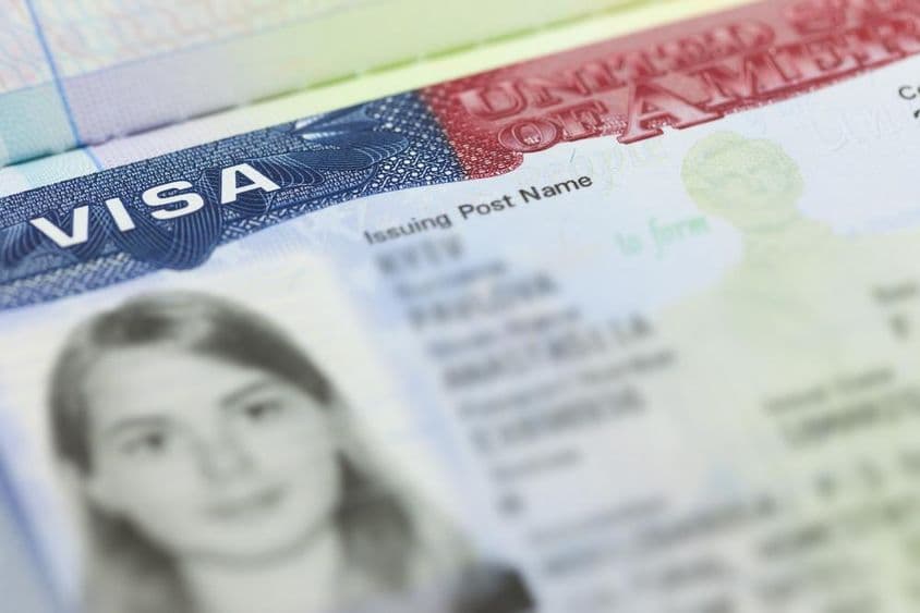 Le visa des États-Unis sur une page d'un passeport.