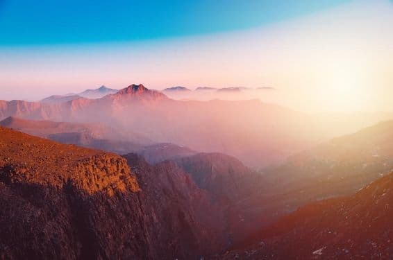 Vue majestueuse de la montagne Jebel Jais à Ras Al Khaimah.