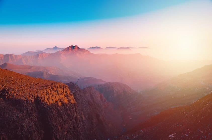 Vue majestueuse de la montagne Jebel Jais à Ras Al Khaimah.