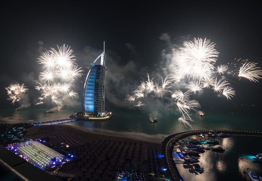 Feux d'artifice du Nouvel An au Burj al Arab.