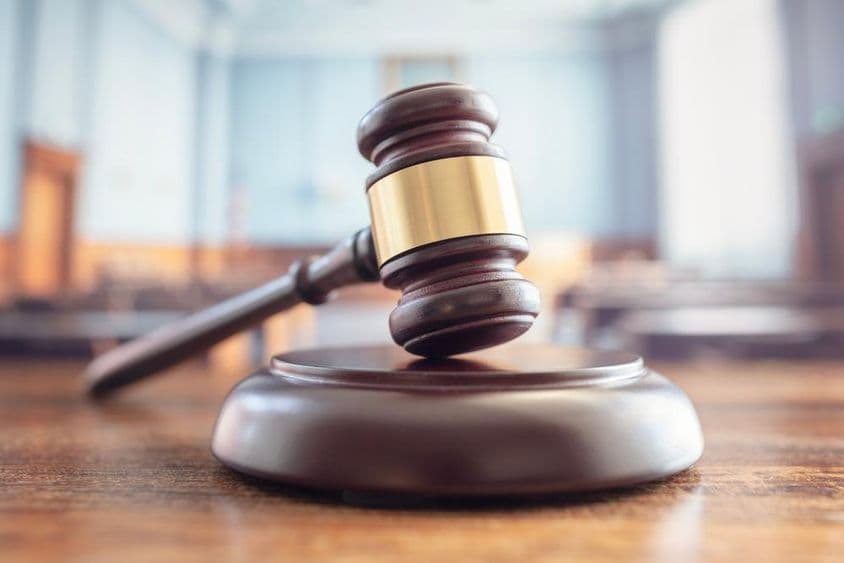 Masse de juge sur le banc.