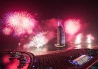 Feux d'artifice au Burj al Arab pour le Nouvel An.
