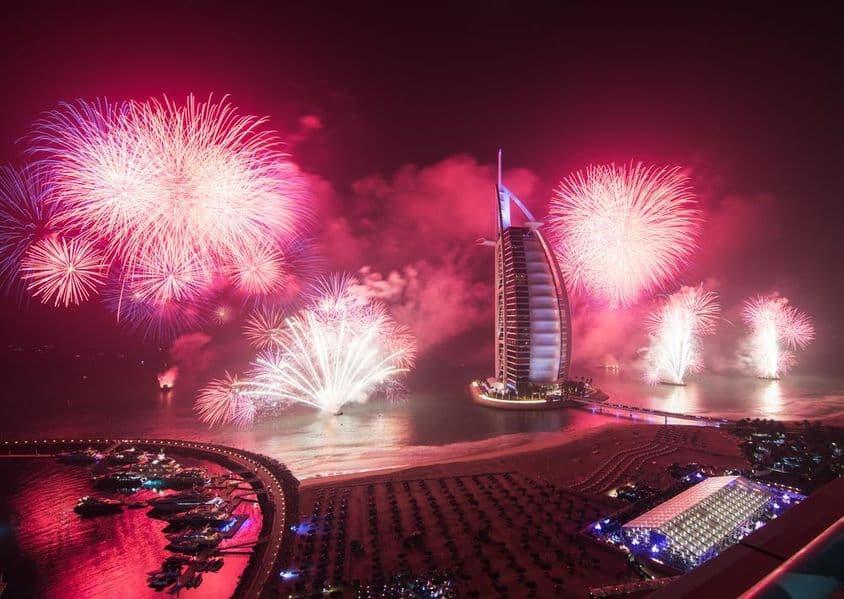 Feux d'artifice au Burj al Arab pour le Nouvel An.