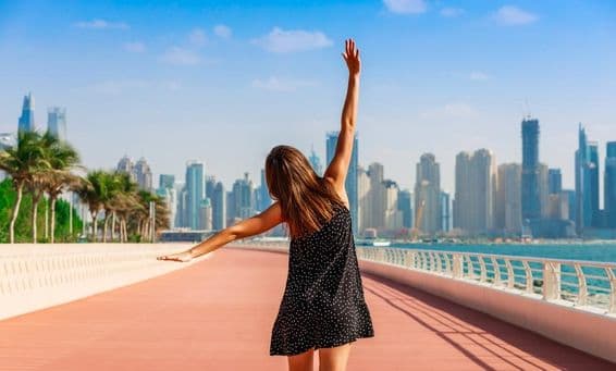 Touriste femme à Dubaï.
