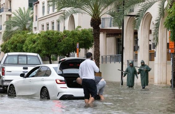 Inondation à Dubaï lors de fortes pluies.
