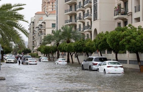 Inondation à Dubaï lors d'une forte tempête de pluie.