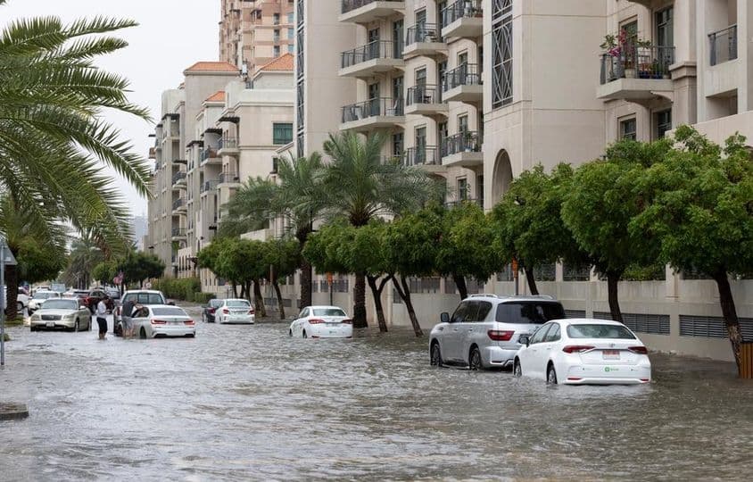 Inondation à Dubaï lors d'une forte tempête de pluie.