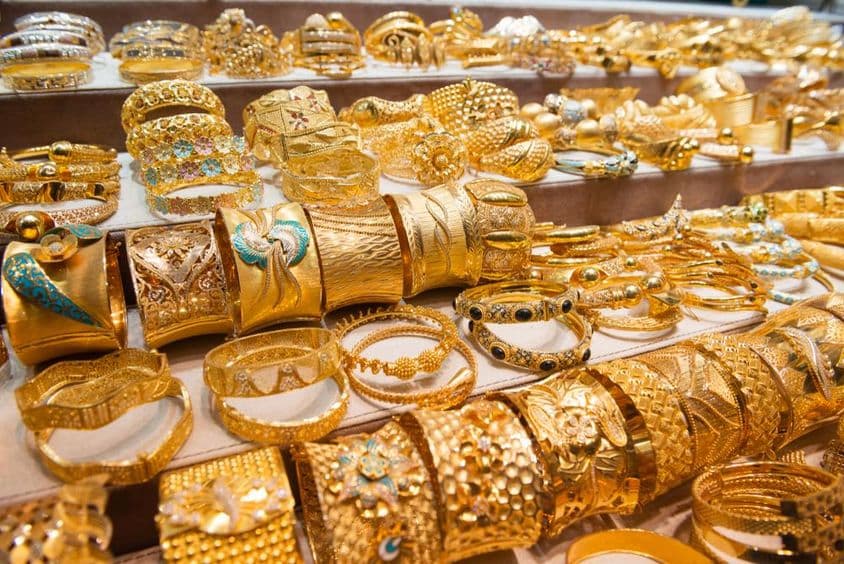 Exposition de bijoux au marché de l'or à Dubaï.