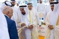 Le souverain de Sharjah inaugure le Salon du Livre International de Sharjah.