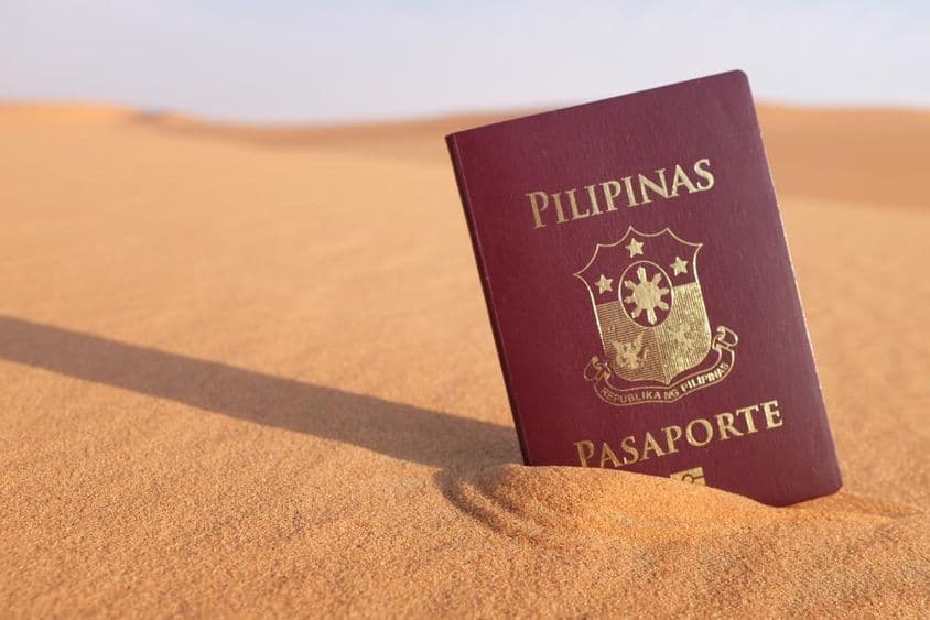 Passeport philippin dans le désert.