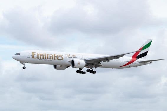 Un avion Emirates Boeing 777-31HER.