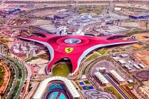 Abu Dhabi, le parc Ferrari World.