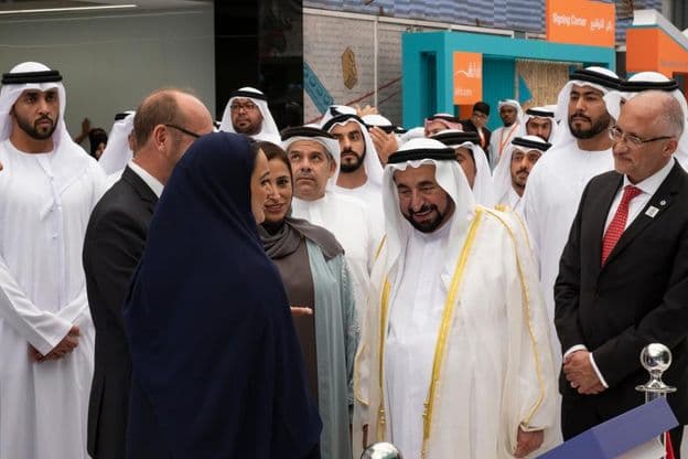 Le Dirigeant de Sharjah inaugurant la Foire internationale du livre de Sharjah.