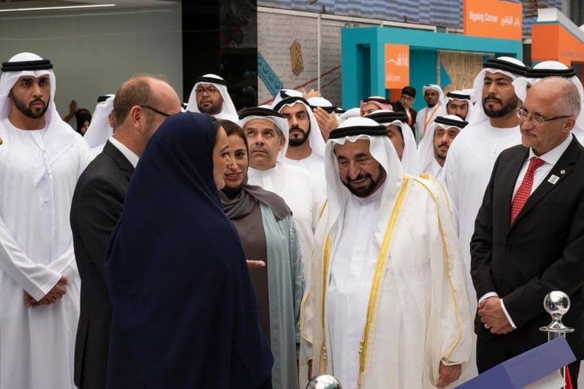 Le Dirigeant de Sharjah inaugurant la Foire internationale du livre de Sharjah.