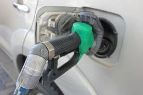 Équipement de station-service à une pompe à essence.