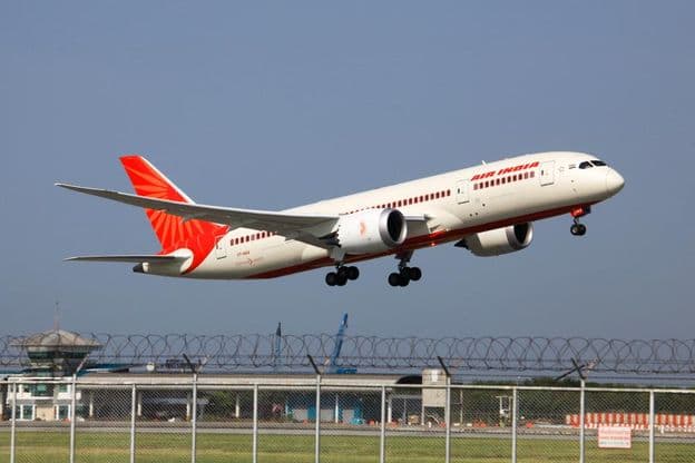 Un Boeing 787-8 Dreamliner d'Air India décolle.