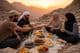 Iftar au coucher du soleil dans le silence des montagnes