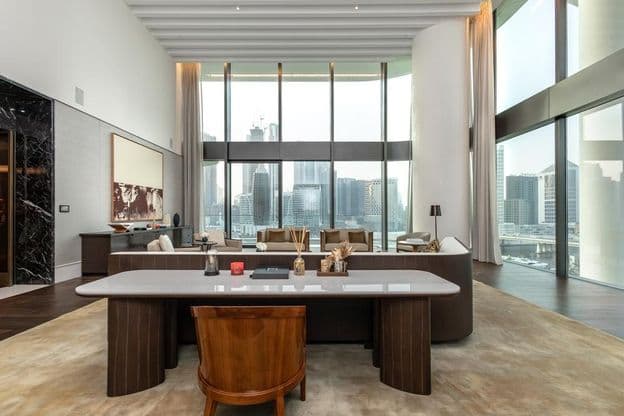 Conception intérieure moderne d'un appartement à Dubaï.