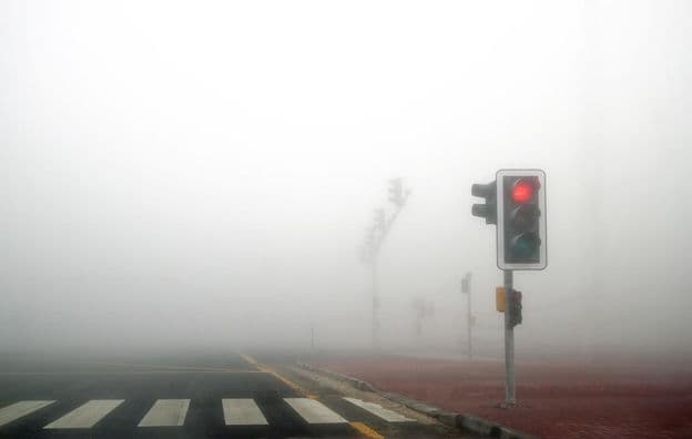 Brouillard sur la route de Dubaï.