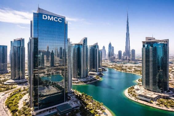 Tour du DMCC au-dessus de Dubaï.