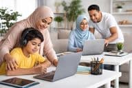 Apprentissage en ligne en famille à la maison