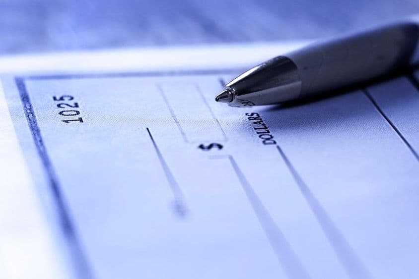 Stylo utilisé pour rédiger un chèque bancaire