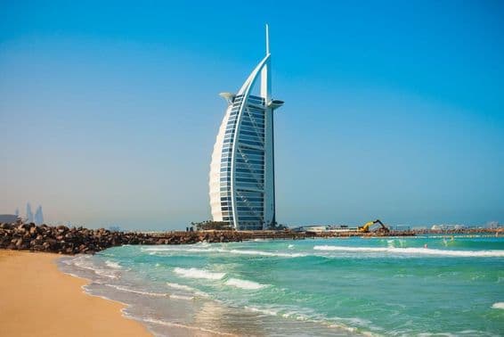 Hôtel de luxe Burj Al Arab et plage publique de Jumeirah
