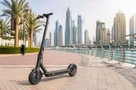 Trafic de trottinettes électriques à Dubaï