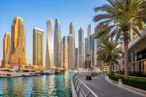 Ambiance au lever du soleil à Dubaï Marina