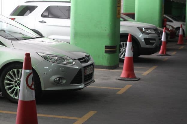 un parking à Abu Dhabi