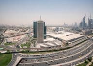 Centre du commerce mondial de Dubaï, premier plan avec Sheikh Zayed Road