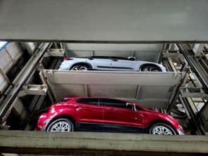 Garage de stationnement moderne automatisé à plusieurs niveaux