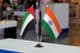Les Émirats Arabes Unis et l'Inde deux petits drapeaux de table