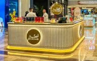 Dubaï, un kiosque de vente de Gissah Parfumes, une marque de parfums de luxe.