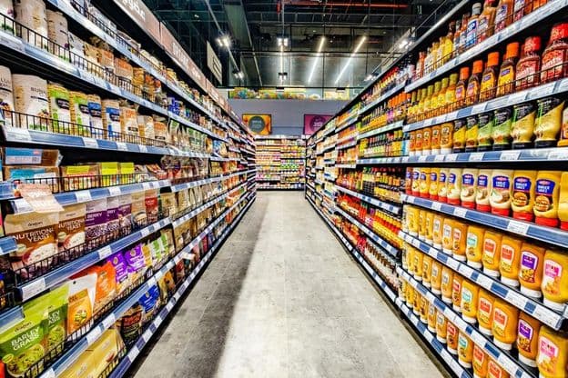 Dubaï, Émirats arabes unis, aliments exposés dans les allées de supermarché
