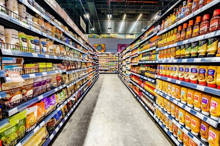 Dubaï, Émirats arabes unis, aliments exposés dans les allées de supermarché