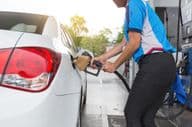 Pompes à essence dans une station-service