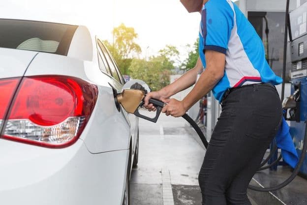 Pompes à essence dans une station-service