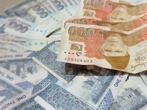 Billets de banque pakistanais de mille et cinq mille roupies