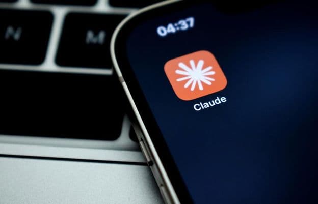L'icône de l'application Claude visible sur un iPhone.